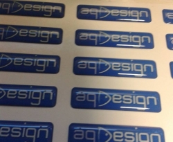 Adesivi ed etichette resinate aqdesign